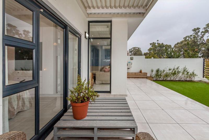 To Let 3 Bedroom Property for Rent in Paardevlei Western Cape